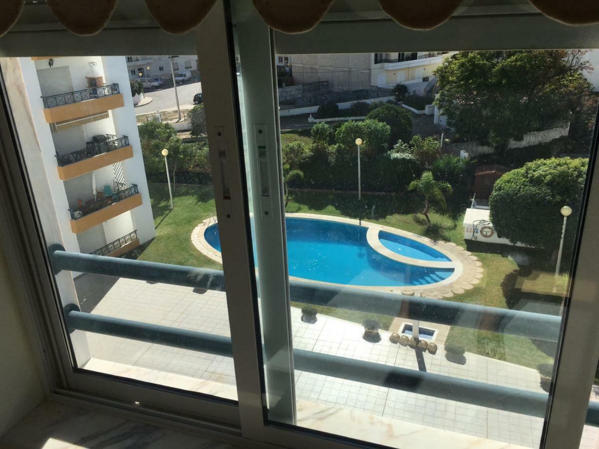 Quiet Apartment Overlooking The Swimming Pool Armação de Pêra Exteriör bild