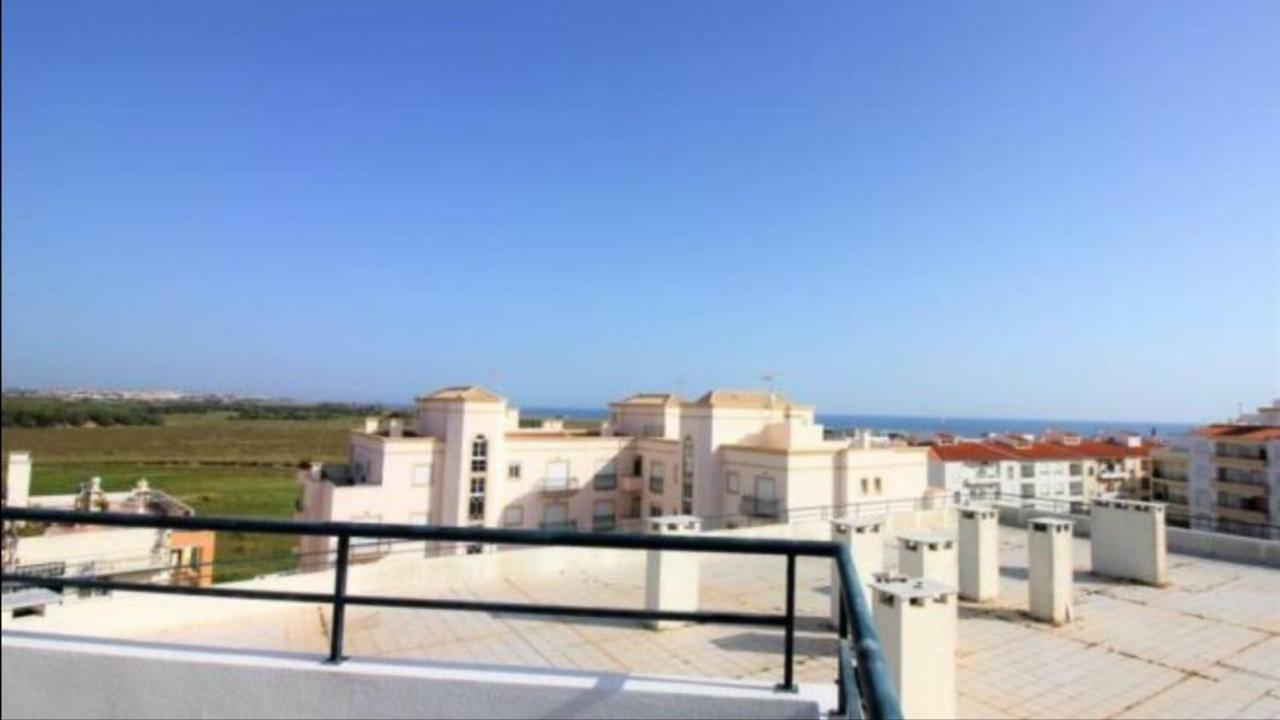 Quiet Apartment Overlooking The Swimming Pool Armação de Pêra Exteriör bild